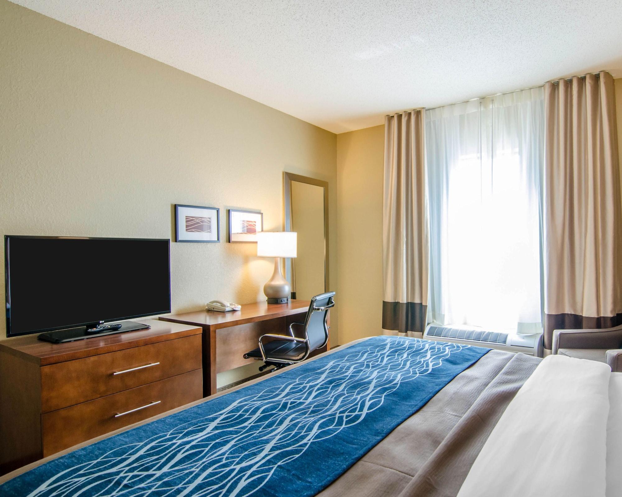 Comfort Inn & Suites Lynchburg Airport - University Area Экстерьер фото