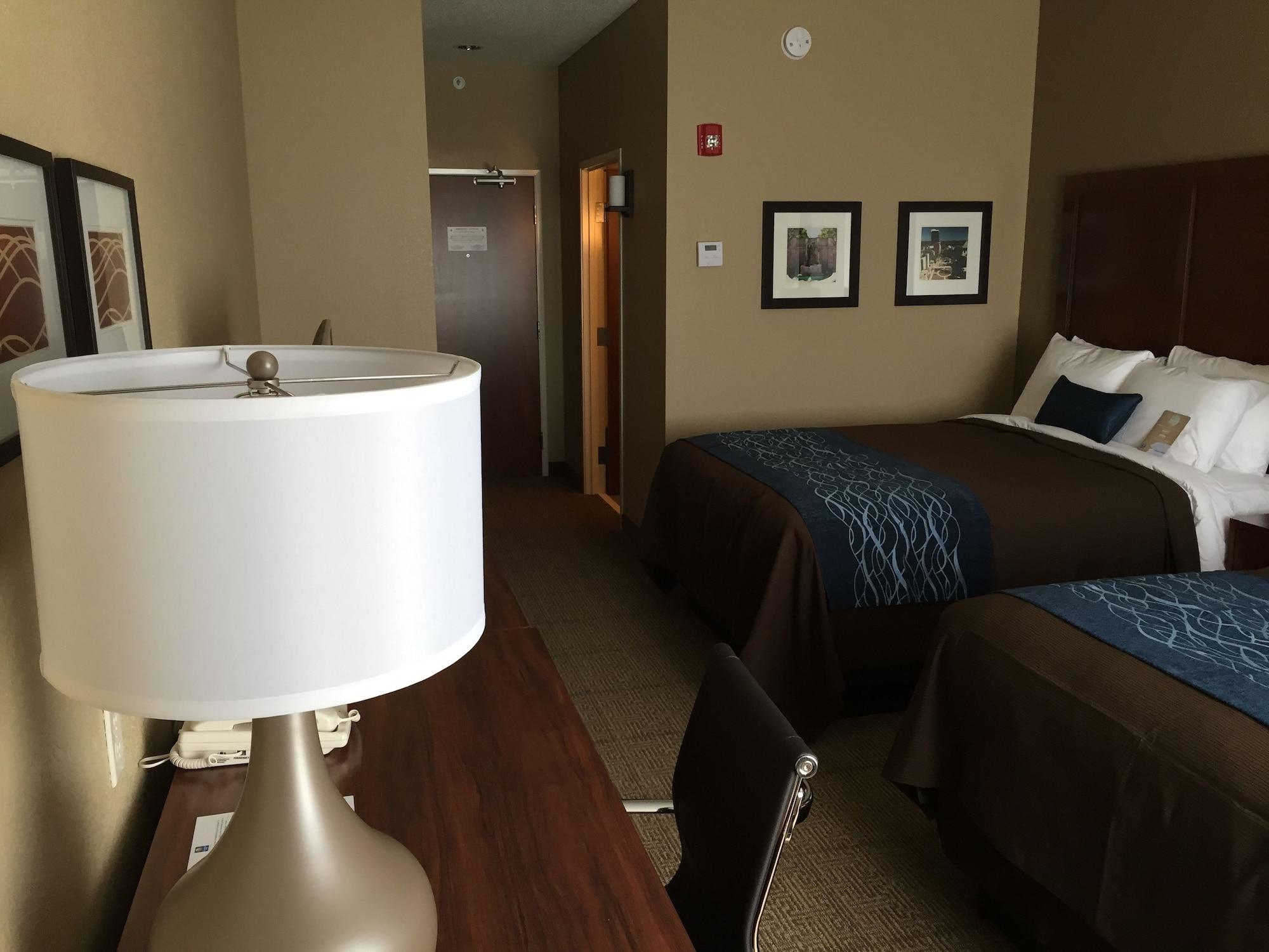 Comfort Inn & Suites Lynchburg Airport - University Area Экстерьер фото