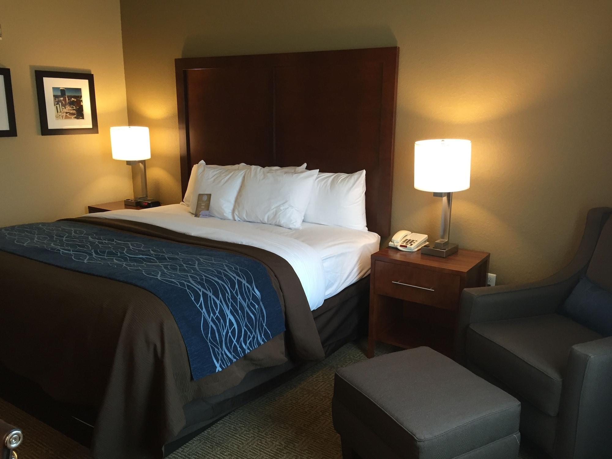 Comfort Inn & Suites Lynchburg Airport - University Area Экстерьер фото