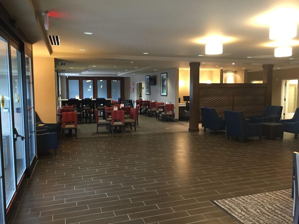 Comfort Inn & Suites Lynchburg Airport - University Area Экстерьер фото