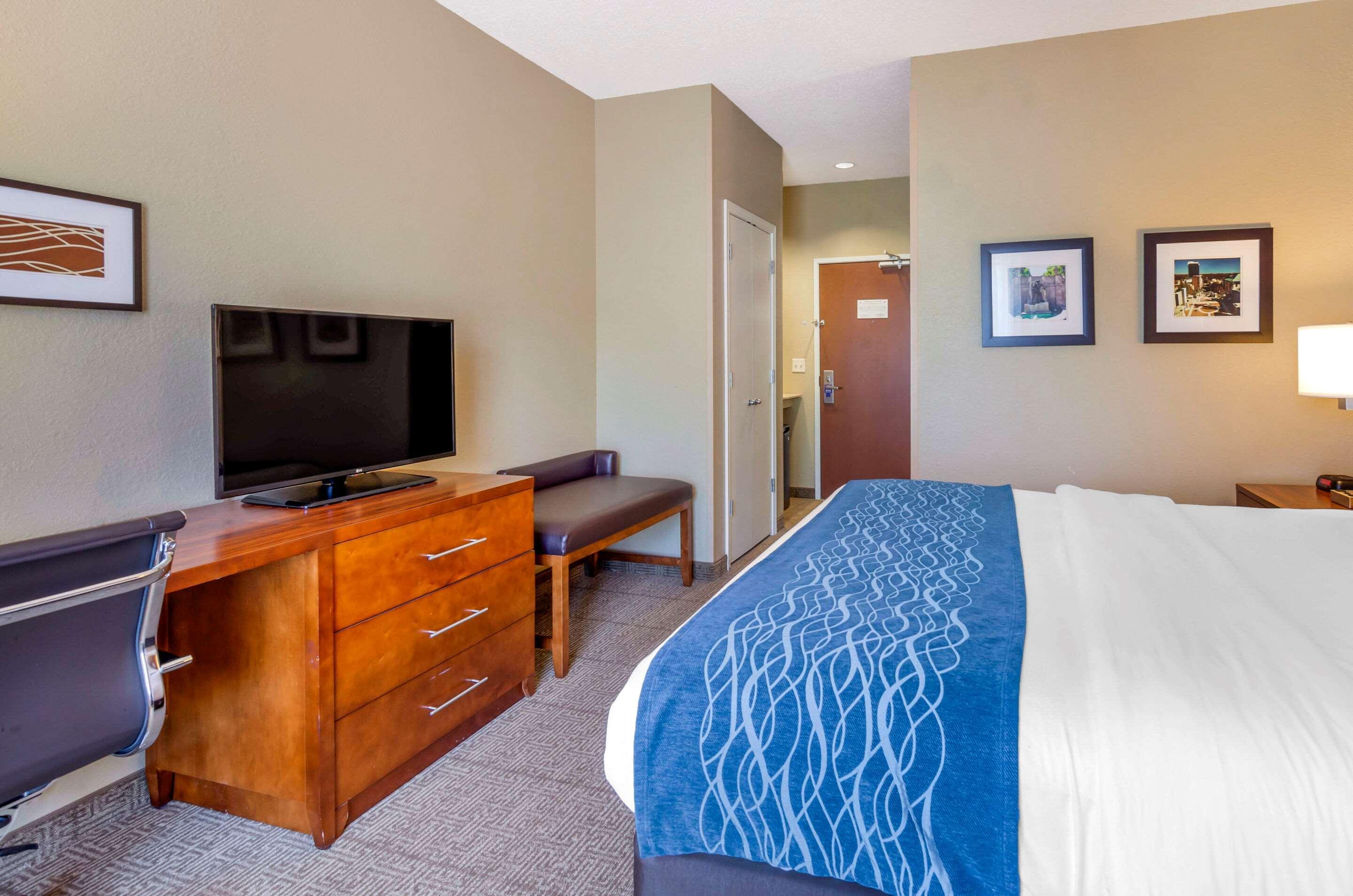 Comfort Inn & Suites Lynchburg Airport - University Area Экстерьер фото