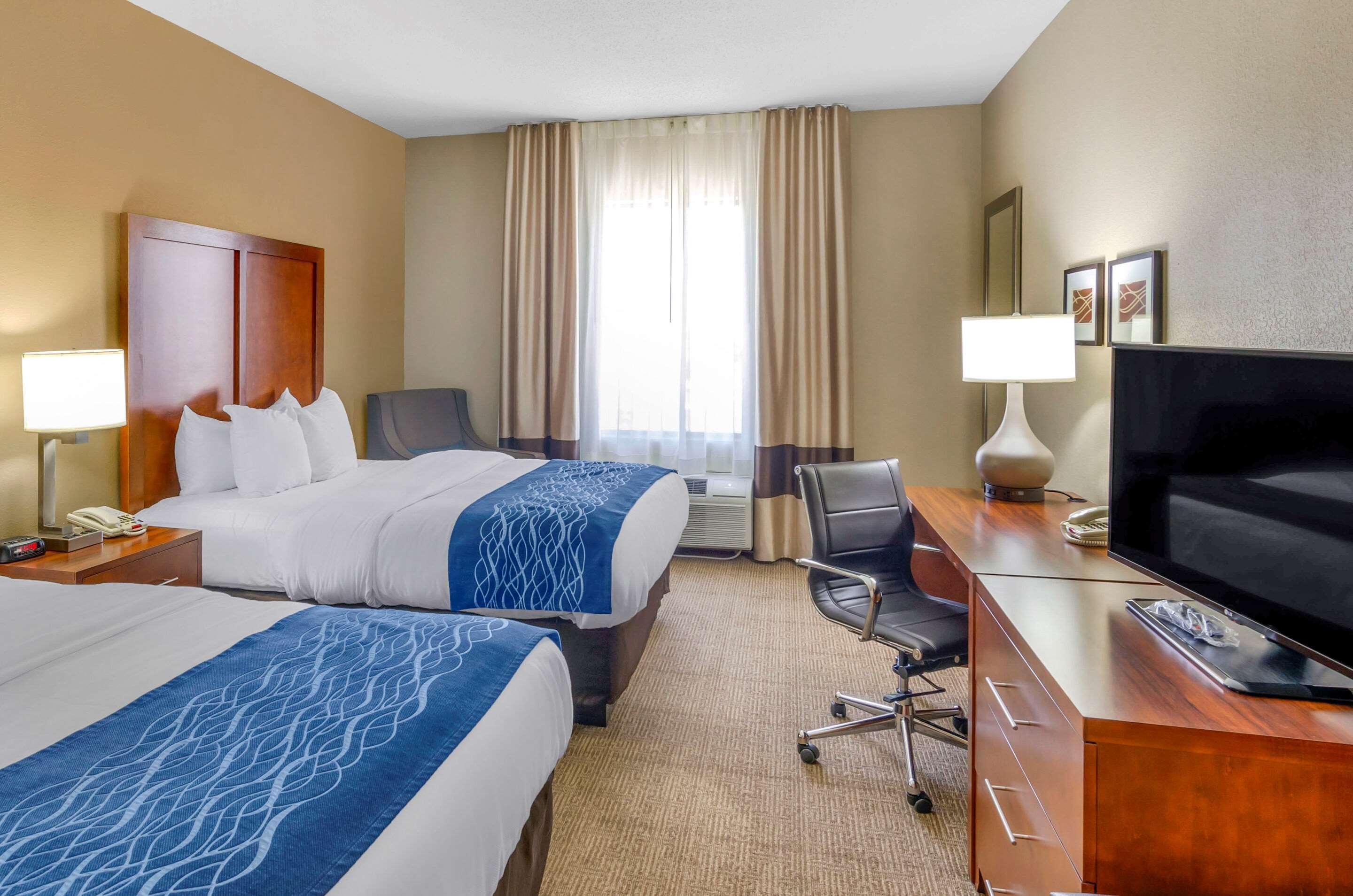 Comfort Inn & Suites Lynchburg Airport - University Area Экстерьер фото