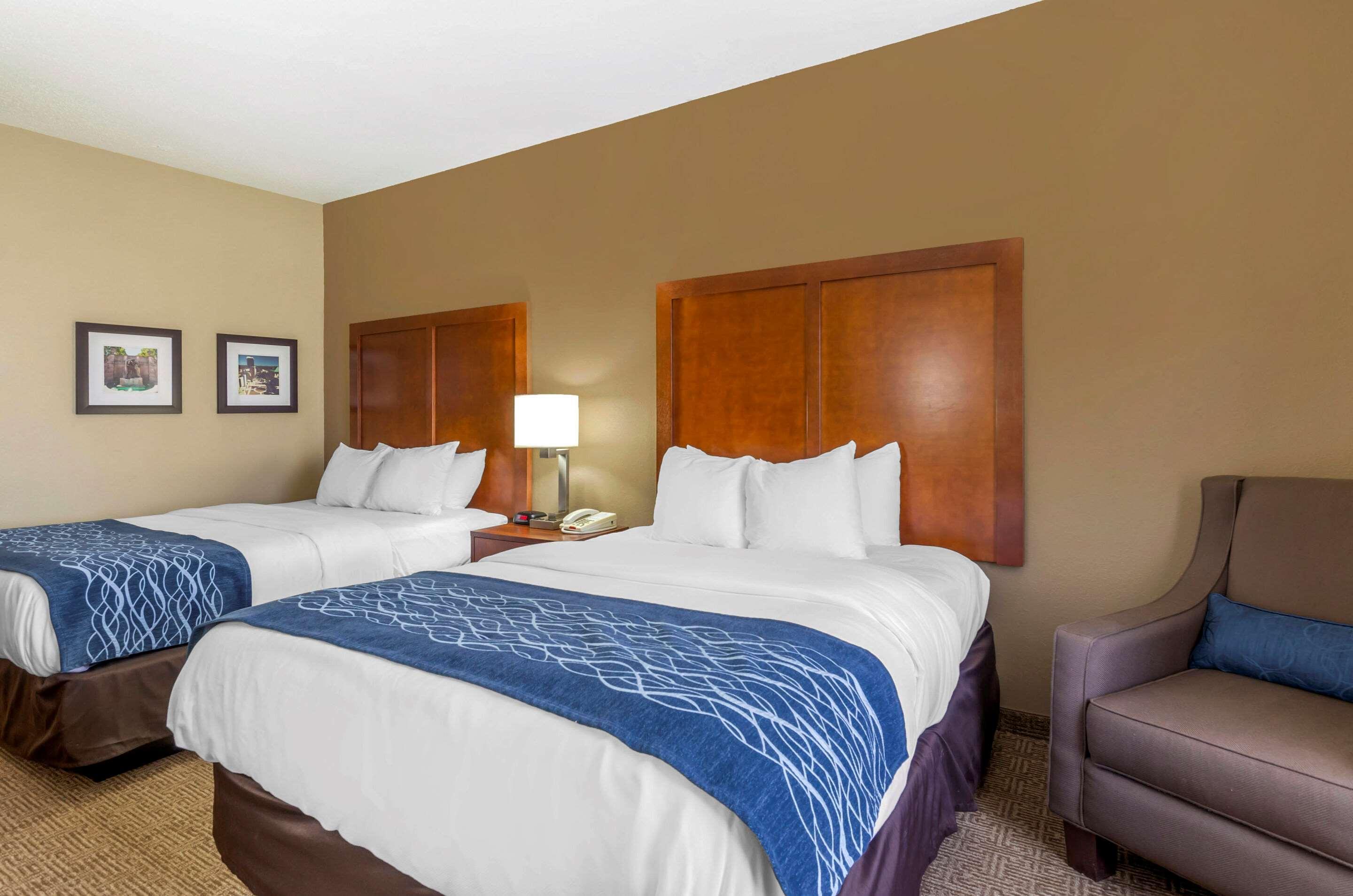 Comfort Inn & Suites Lynchburg Airport - University Area Экстерьер фото