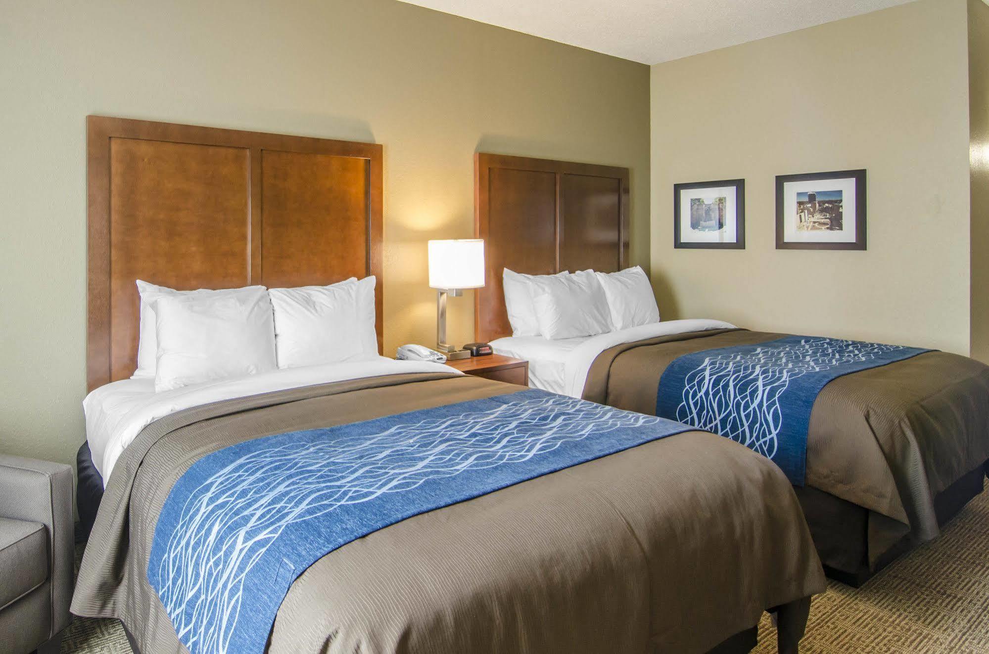 Comfort Inn & Suites Lynchburg Airport - University Area Экстерьер фото